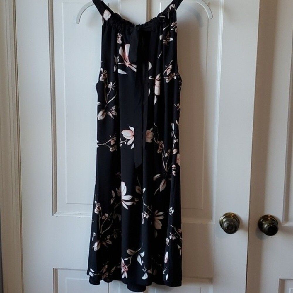 WHITE HOUSE BLACK MARKET REVERSIBLE 4-WAYHALTER SHIFT DRESS BLACK FLORAL MEDIUM
